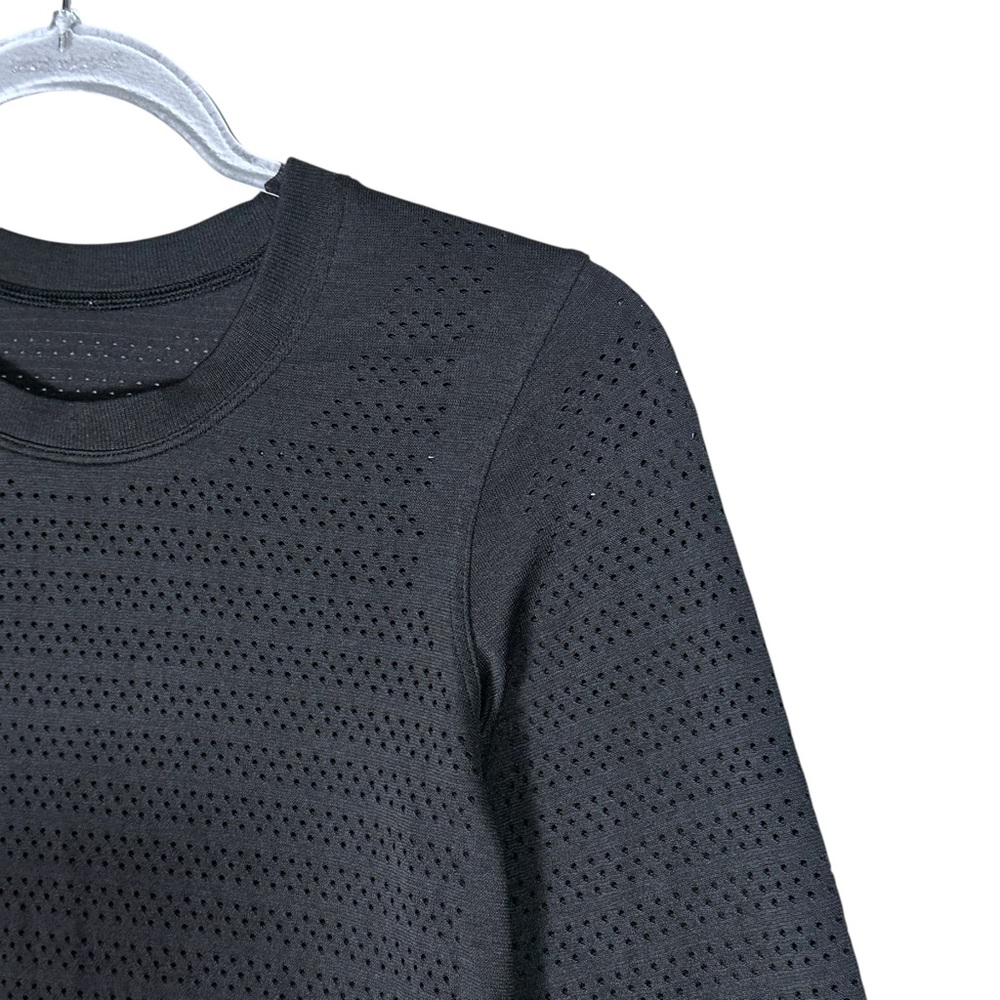 Lululemon Breeze By Top Sz 2 Black Long Sleeve Perforated Vented Running - Picture 6 of 11